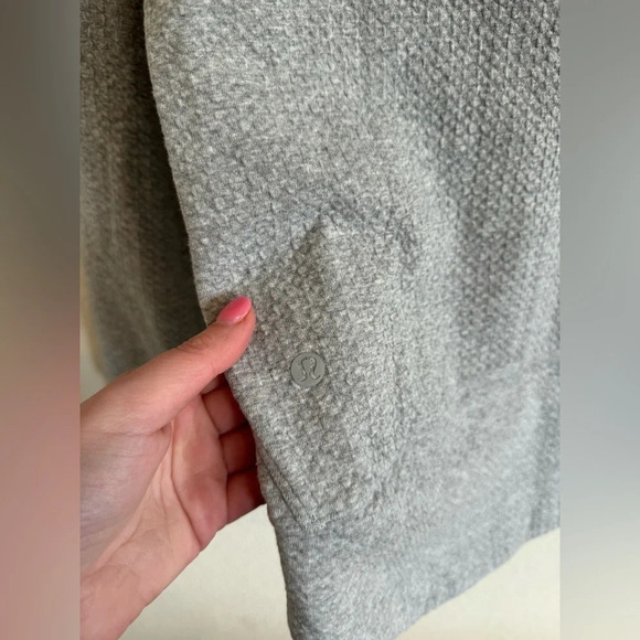 Lululemon Womens 4 Catch A Moment Crew Neck Pullover Heathered Light Gray Casual - Picture 6 of 8